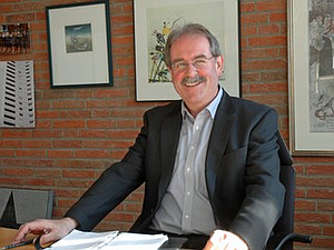 Reinhard Lapornik-Jrgens an seinem neuen Arbeitsplatz als Schulleiter des Galilei-Gymnasiums in Hamm